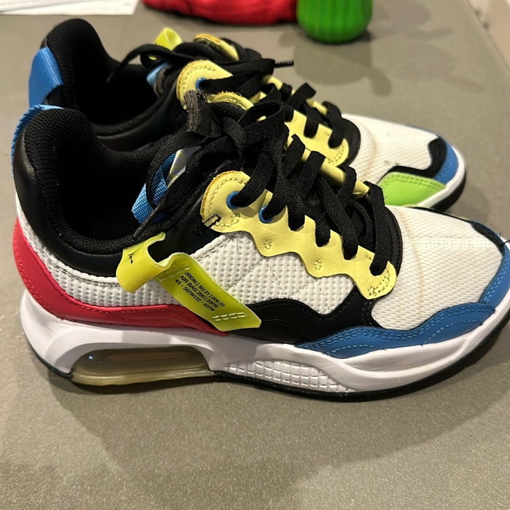 Jordan’s youth 5.5